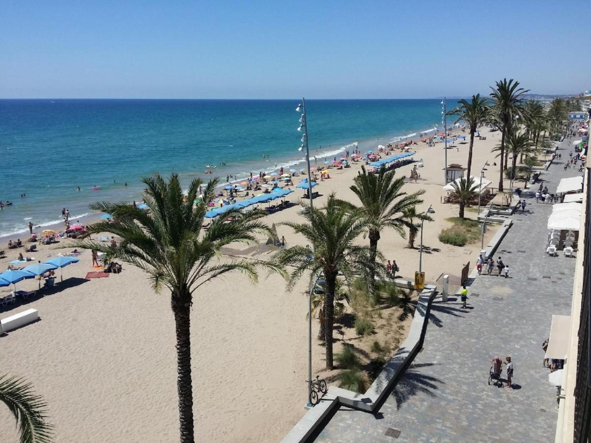 شقة Suitur Apartamento Frente A La Playa De كالافيل المظهر الخارجي الصورة