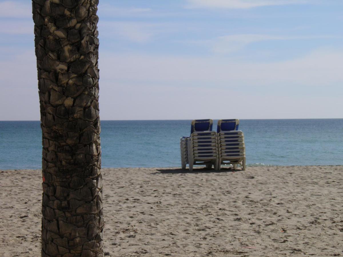 شقة Suitur Apartamento Frente A La Playa De كالافيل المظهر الخارجي الصورة